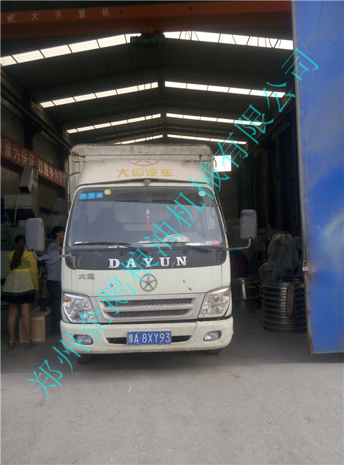 湖南益陽客戶100型榨油機設備發(fā)貨(圖1)