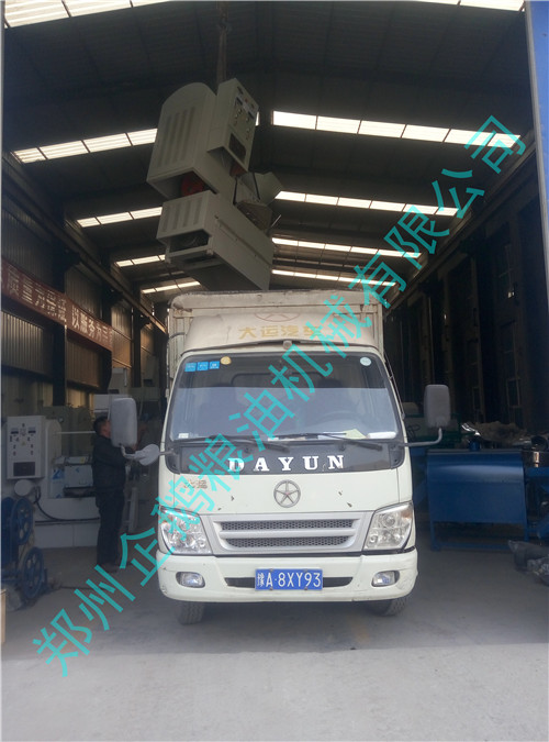 企鵝榨油機廠家1月6日發(fā)貨現(xiàn)場(圖1)