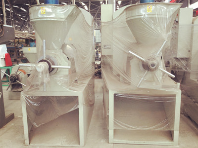 菜籽榨油機是怎么生產菜籽油的(圖1) 菜籽榨油機是怎么生產菜籽油的(圖1)